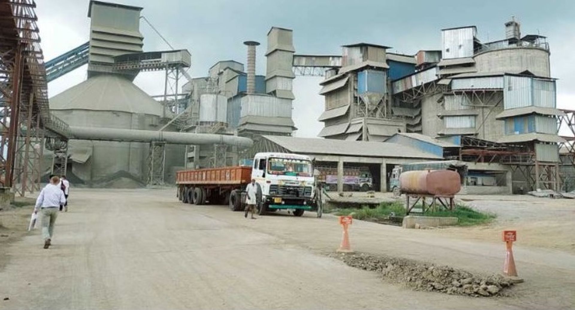 एक वर्षमा नेपालले गर्यो ७८ करोडको सिमेन्ट निर्यात